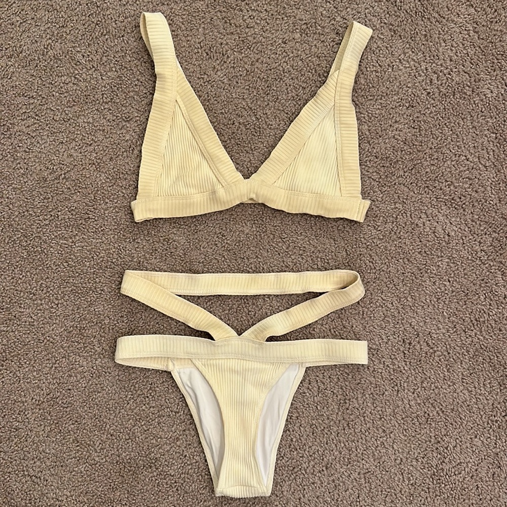 Minimale bikini cream top and bottom